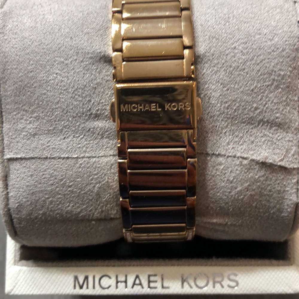 Michael Kors Rose Gold Watch. - Picture 6 of 7